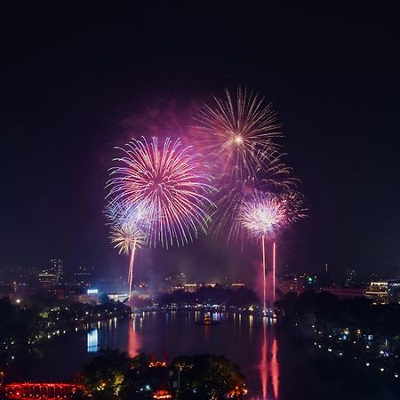 May De Ville Lakeside Hotel Hanoi Exterior foto Fireworks at the 2013 National Day Parade