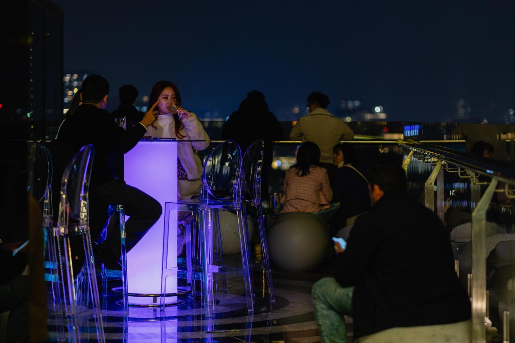 May De Ville Lakeside Hotel Hanoi Exterior foto Sky bar at the Ritz-Carlton, Seoul