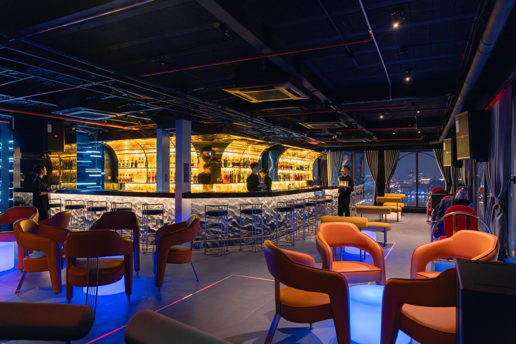 May De Ville Lakeside Hotel Hanoi Exterior foto Skyline Bar