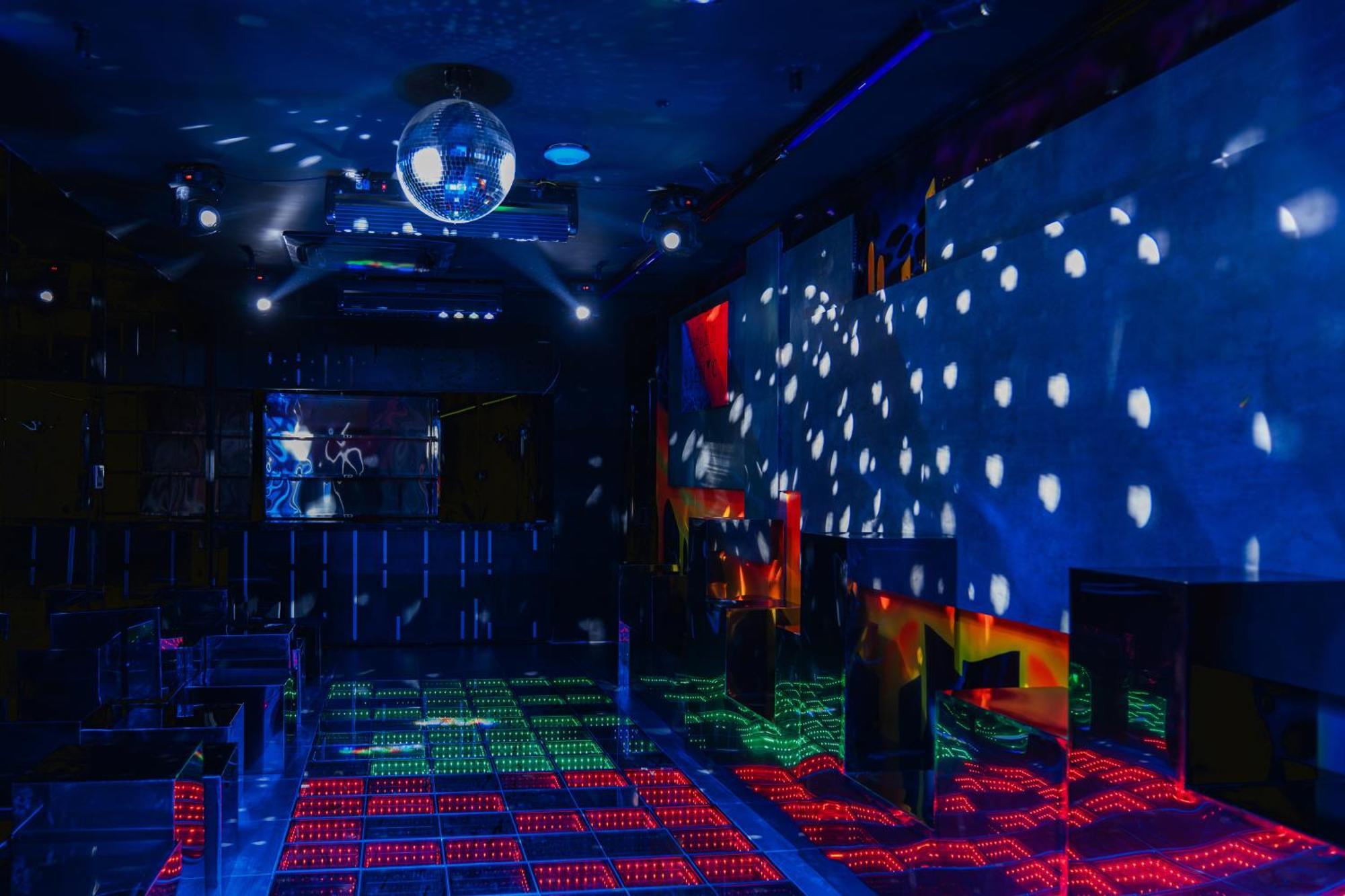 May De Ville Lakeside Hotel Hanoi Exterior foto The nightclub