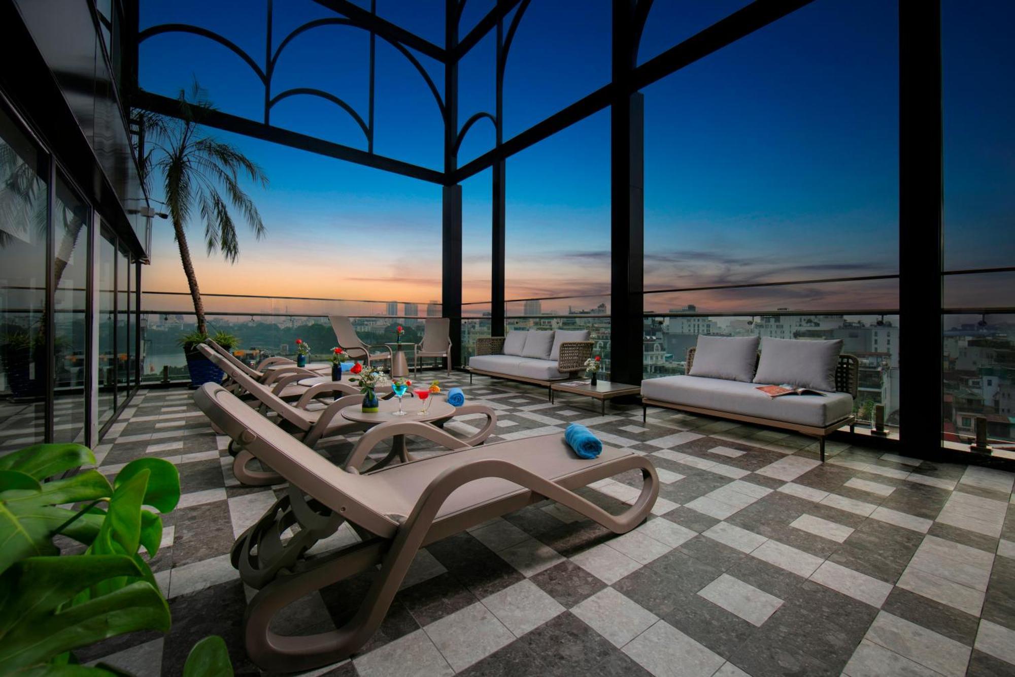 May De Ville Lakeside Hotel Hanoi Exterior foto The Sky Bar