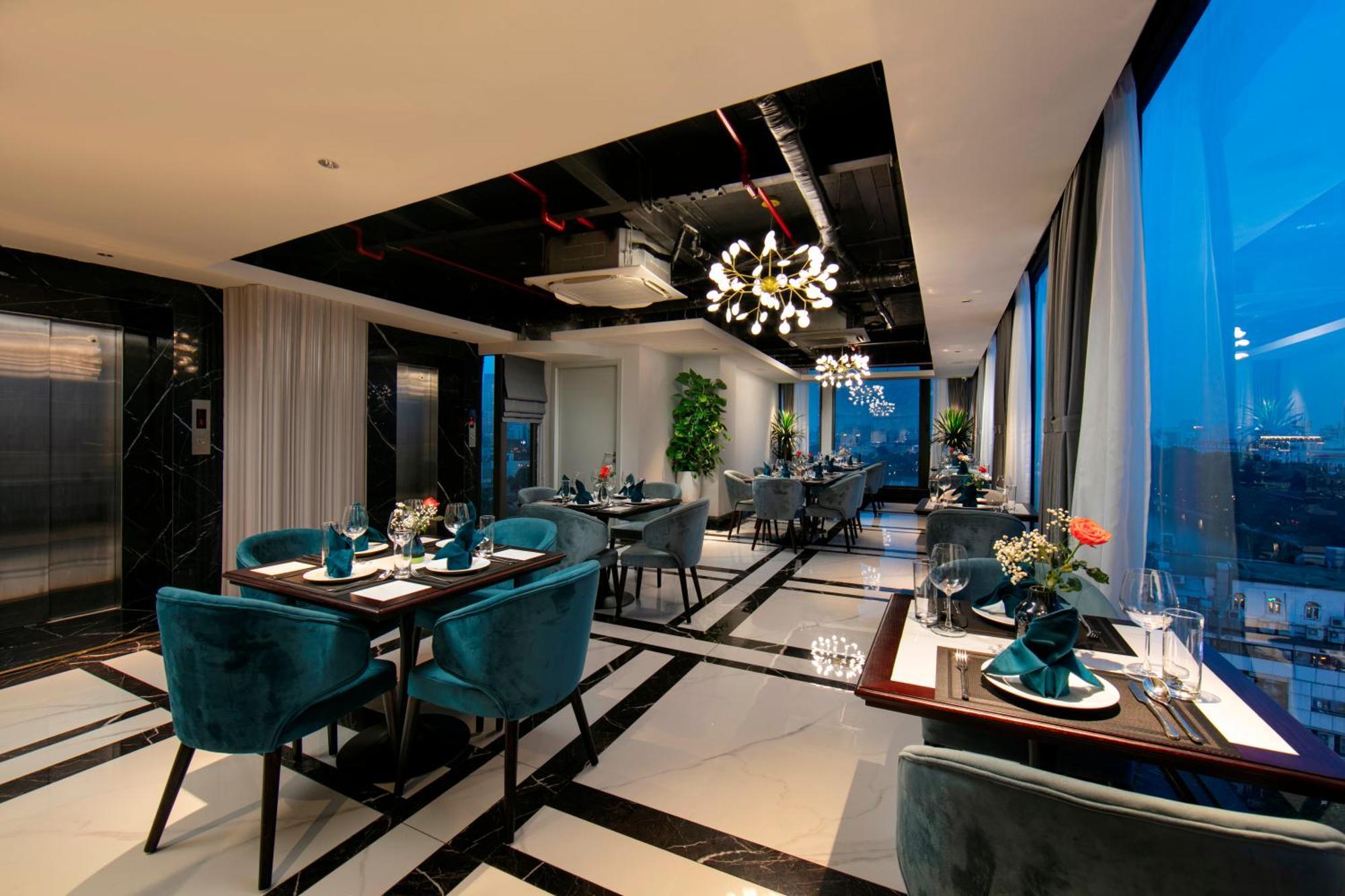 May De Ville Lakeside Hotel Hanoi Exterior foto The 360 Restaurant