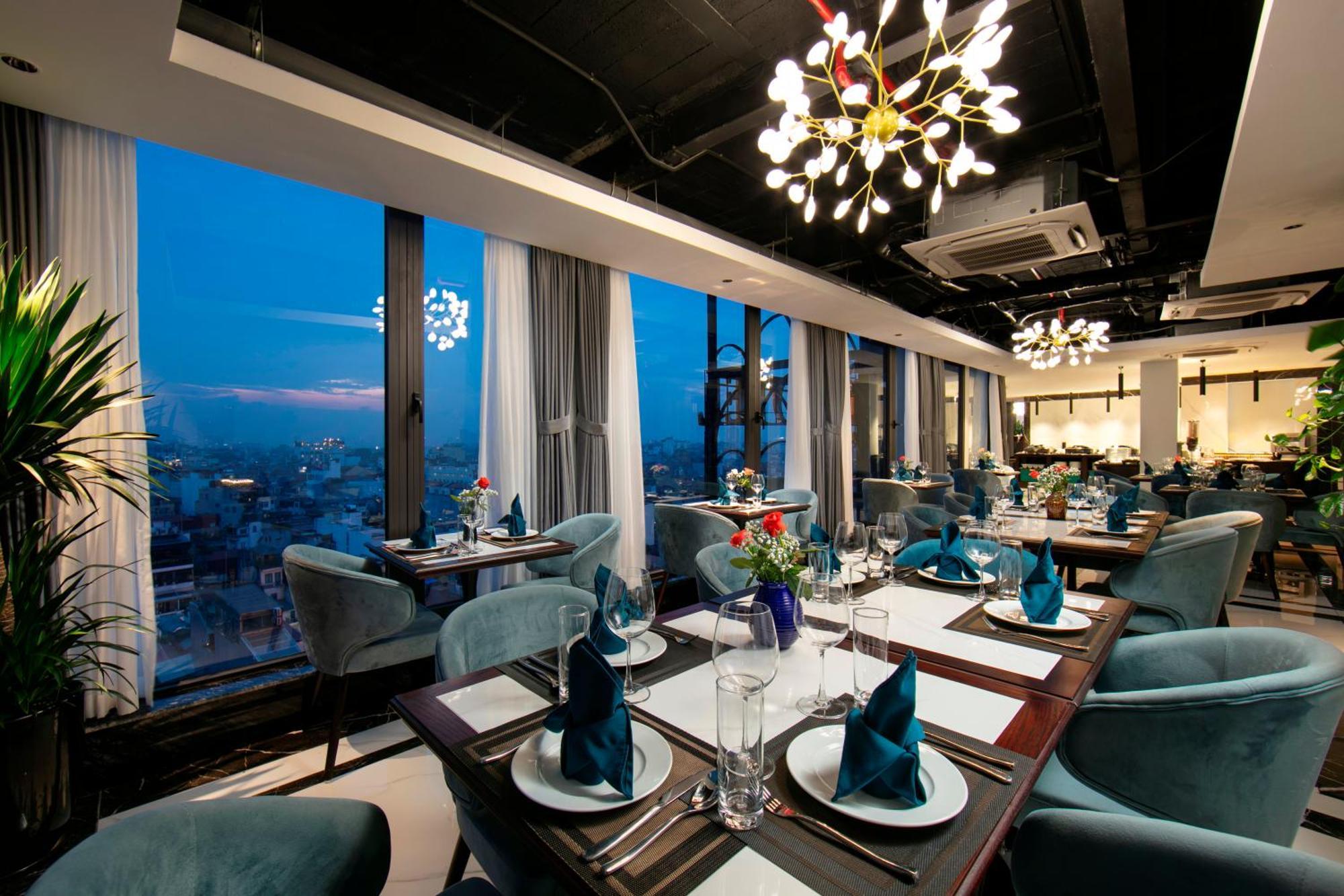 May De Ville Lakeside Hotel Hanoi Exterior foto The 360 Restaurant