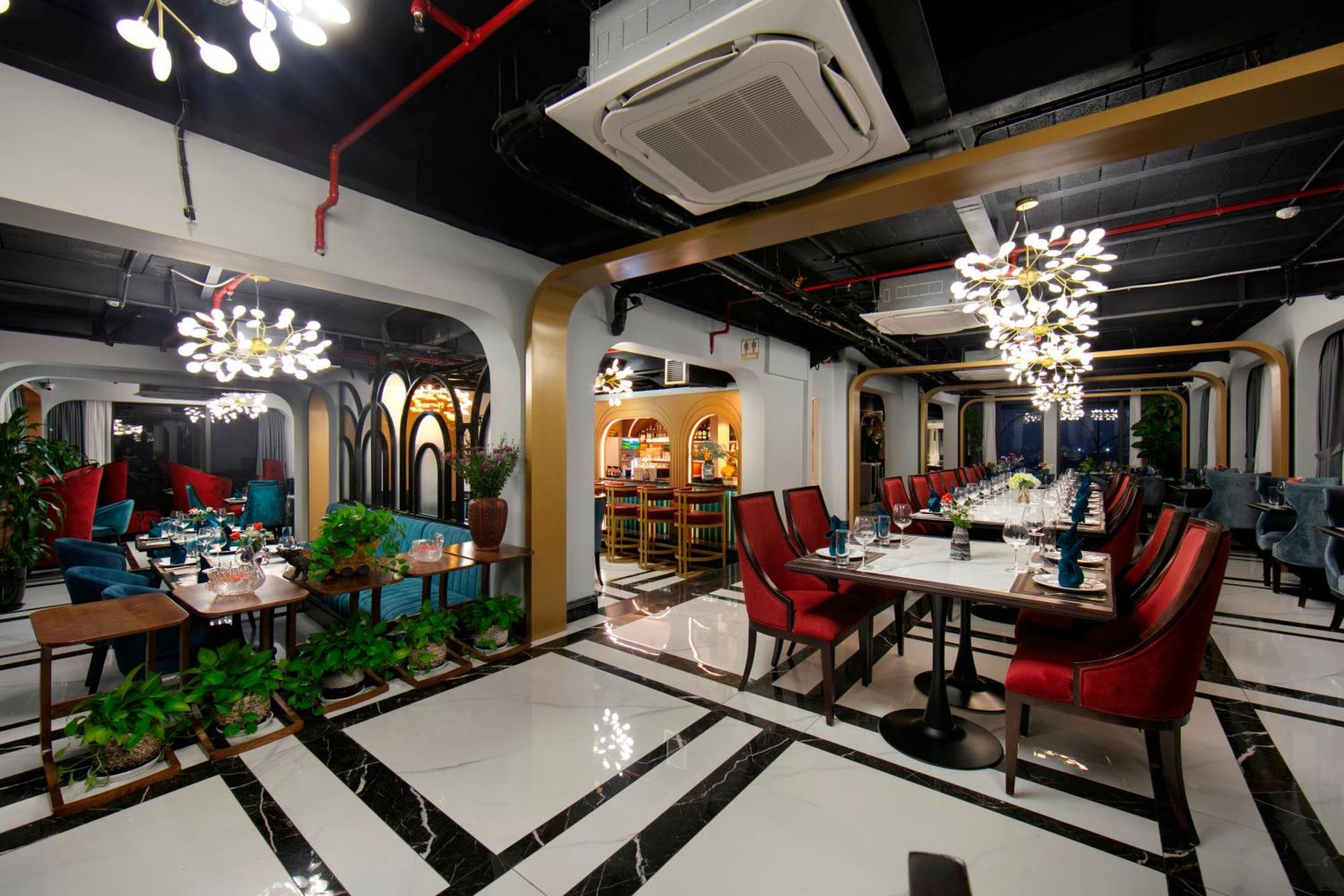 May De Ville Lakeside Hotel Hanoi Exterior foto Interior of the restaurant