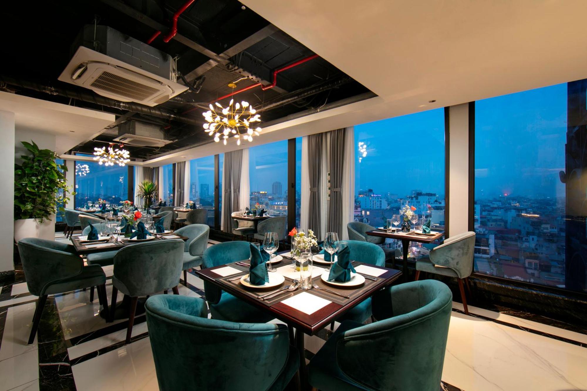 May De Ville Lakeside Hotel Hanoi Exterior foto Sky Bar
