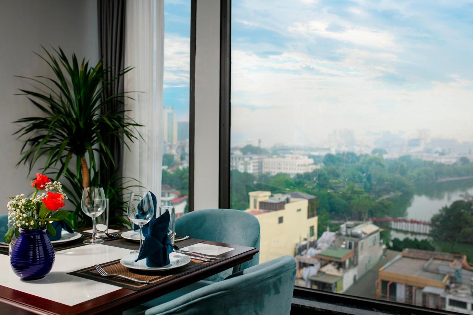 May De Ville Lakeside Hotel Hanoi Exterior foto View from the restaurant