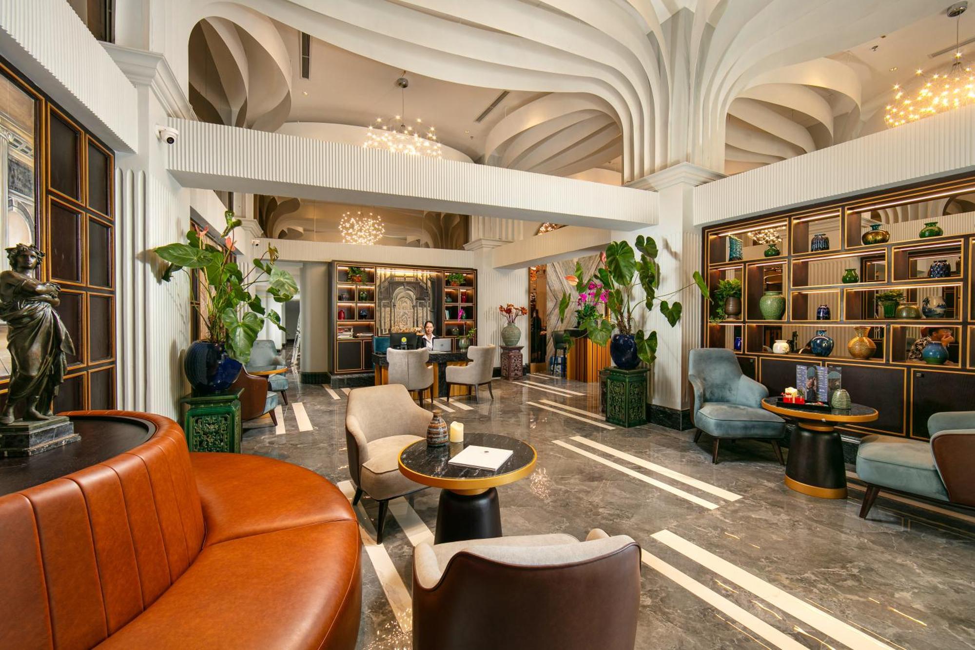 May De Ville Lakeside Hotel Hanoi Exterior foto The lobby of the hotel