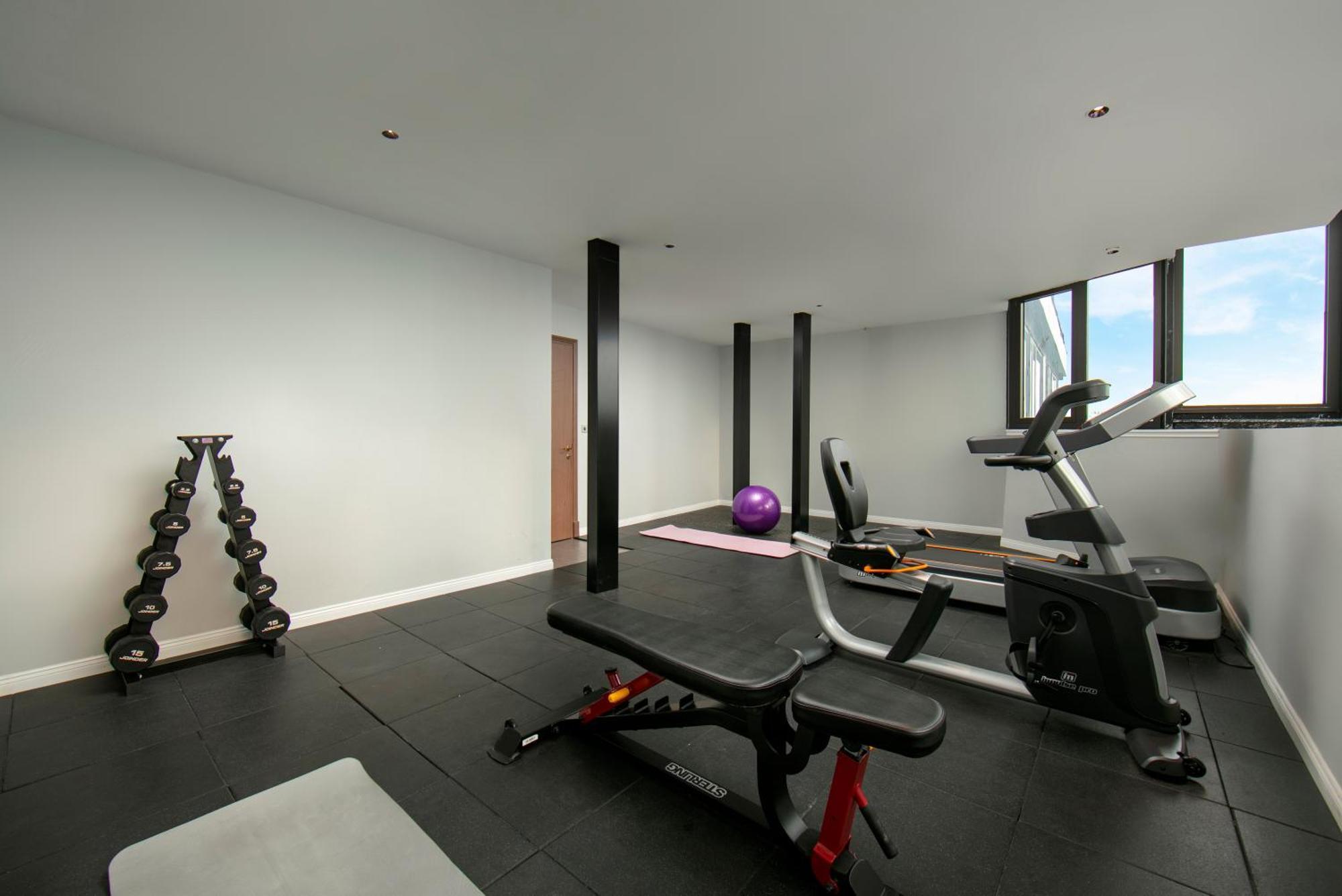 May De Ville Lakeside Hotel Hanoi Exterior foto The gym at the 2012 Olympic Village