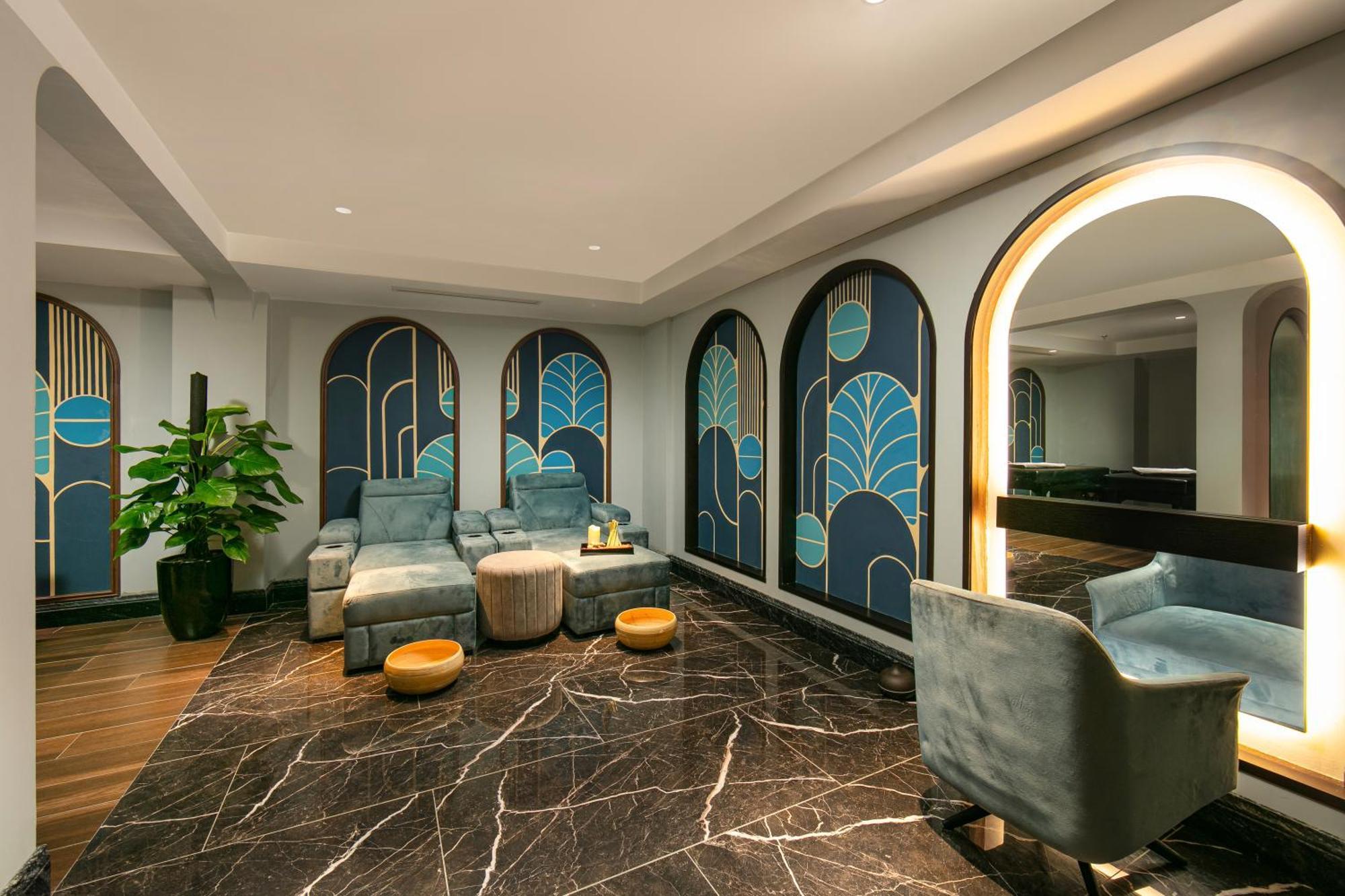 May De Ville Lakeside Hotel Hanoi Exterior foto The lobby of the hotel