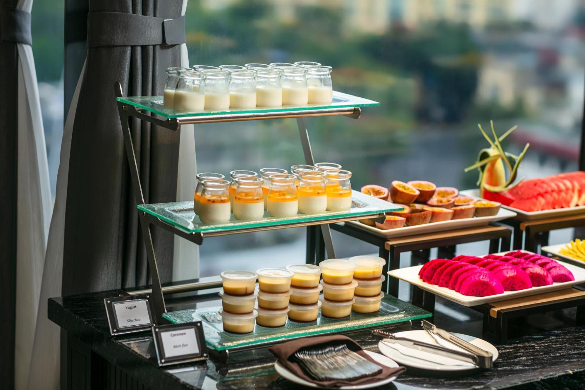 May De Ville Lakeside Hotel Hanoi Exterior foto A dessert buffet