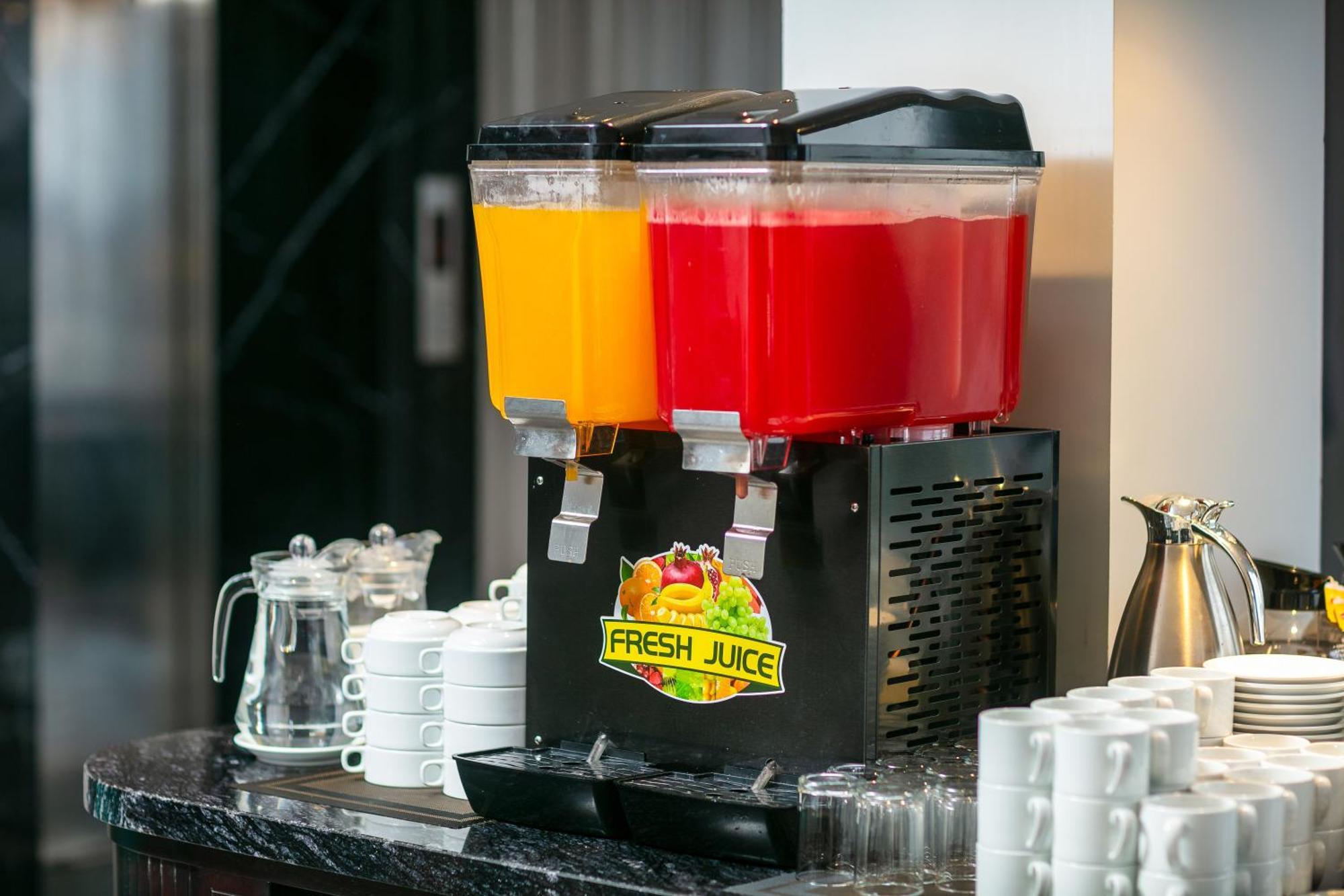 May De Ville Lakeside Hotel Hanoi Exterior foto A juice dispenser